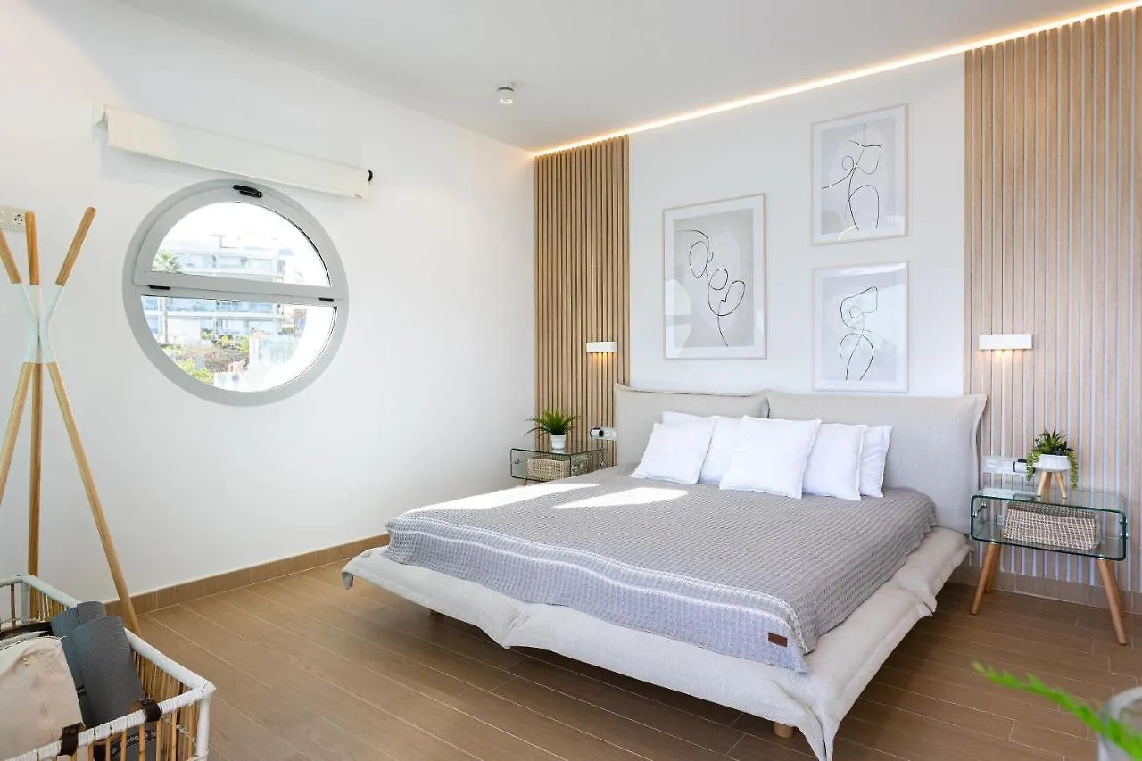 Ensuite Deluxe Jacuzzi & Parking Privado Фуэнхирола