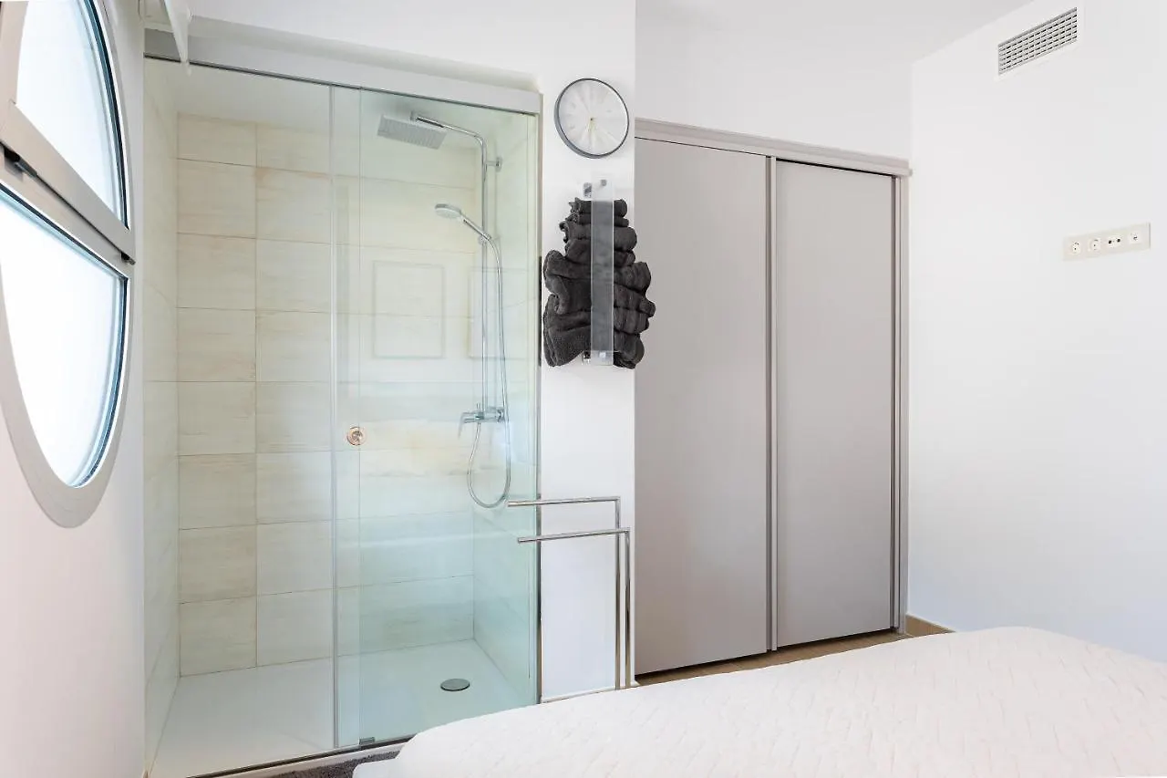 Апартаменты Ensuite Deluxe Jacuzzi & Parking Privado Фуэнхирола