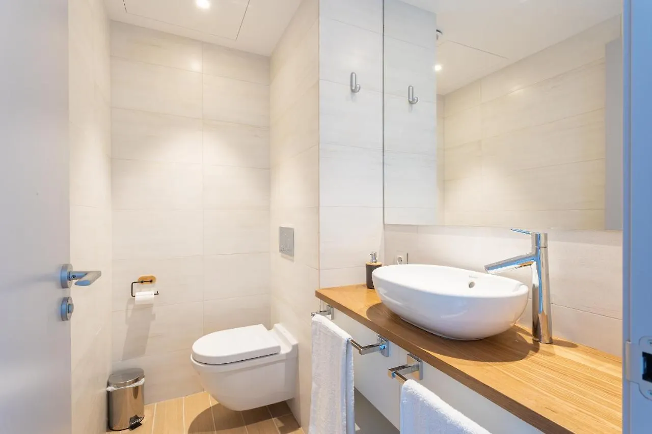Ensuite Deluxe Jacuzzi & Parking Privado Фуэнхирола